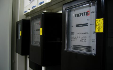 Energieversorger müssen rund 80 Prozent ihrer Einnahmen an den Staat und die Netzbetreiber weiterreichen.
