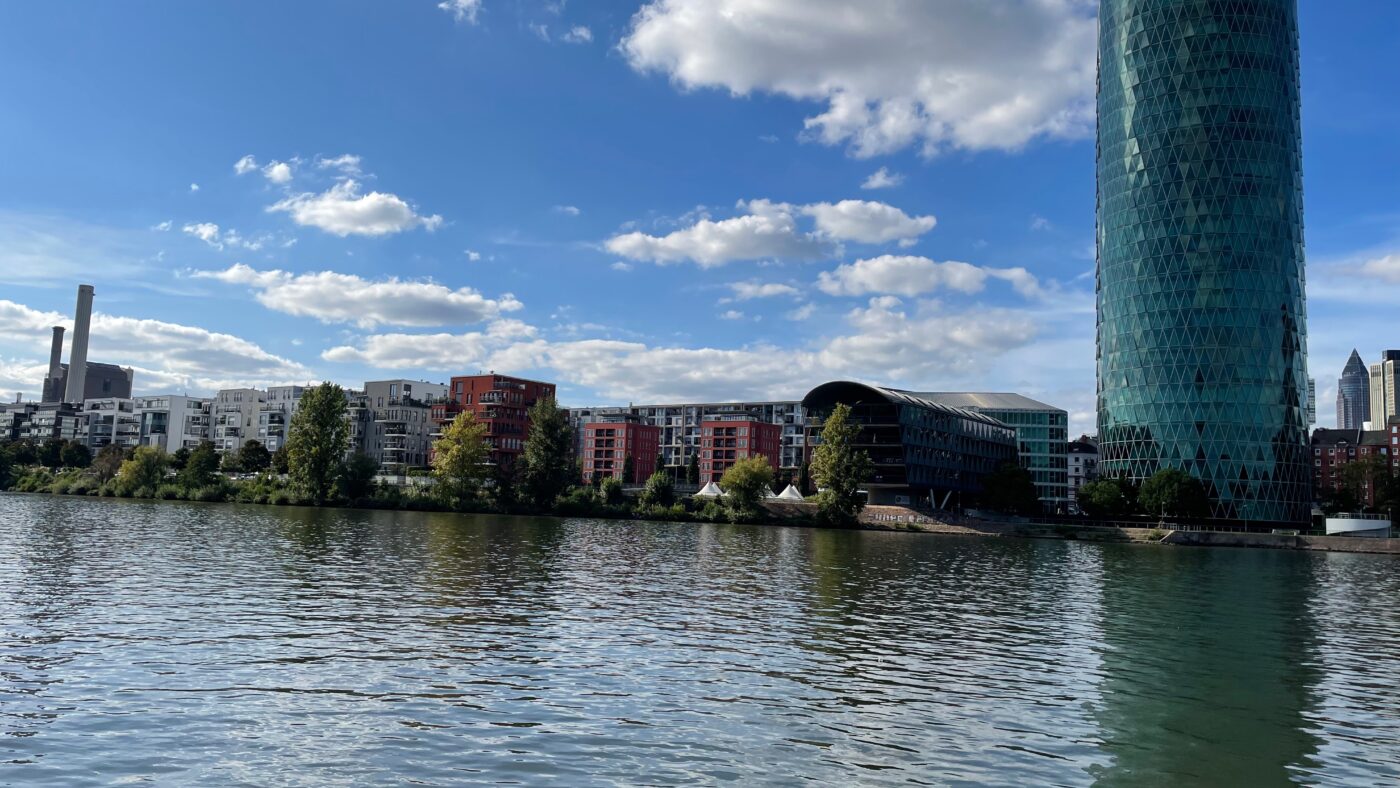 Frankfurt ist seit Jahrhunderten Deutschlands Stadt der Banker. Hier das Gutleutviertel direkt am Main. (Foto: NETZ-TRENDS)