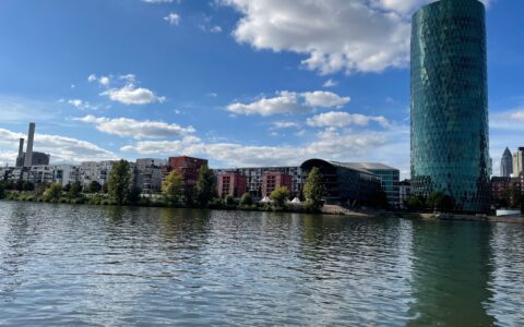 Frankfurt ist seit Jahrhunderten Deutschlands Stadt der Banker. Hier das Gutleutviertel direkt am Main. (Foto: NETZ-TRENDS)