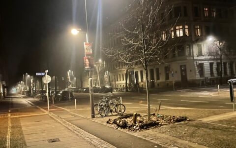 Von der Prachtstraße Waldstraße in Leipzig ins Ghetto nach Leipzig Grünau. Leipzig geht gnadenlos mit seinen Bürgern um. Bild: NETZ-TRENDS