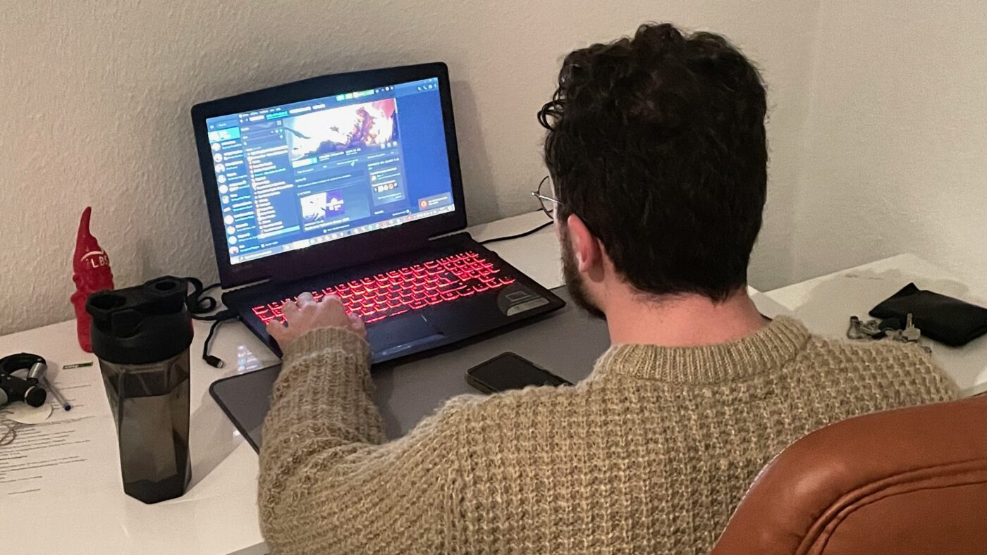 Bereits mit 24 blickt dieser Gamer aus Südfrankreich auf mehr als 7000 Spielstunden zurück – seit seinem Einstieg 2016 hat er die unterschiedlichsten Games intensiv erlebt und die digitale Welt zu seinem zweiten Zuhause gemacht. NETZ-TRENDS.de ist der Gamer persönlich bekannt.