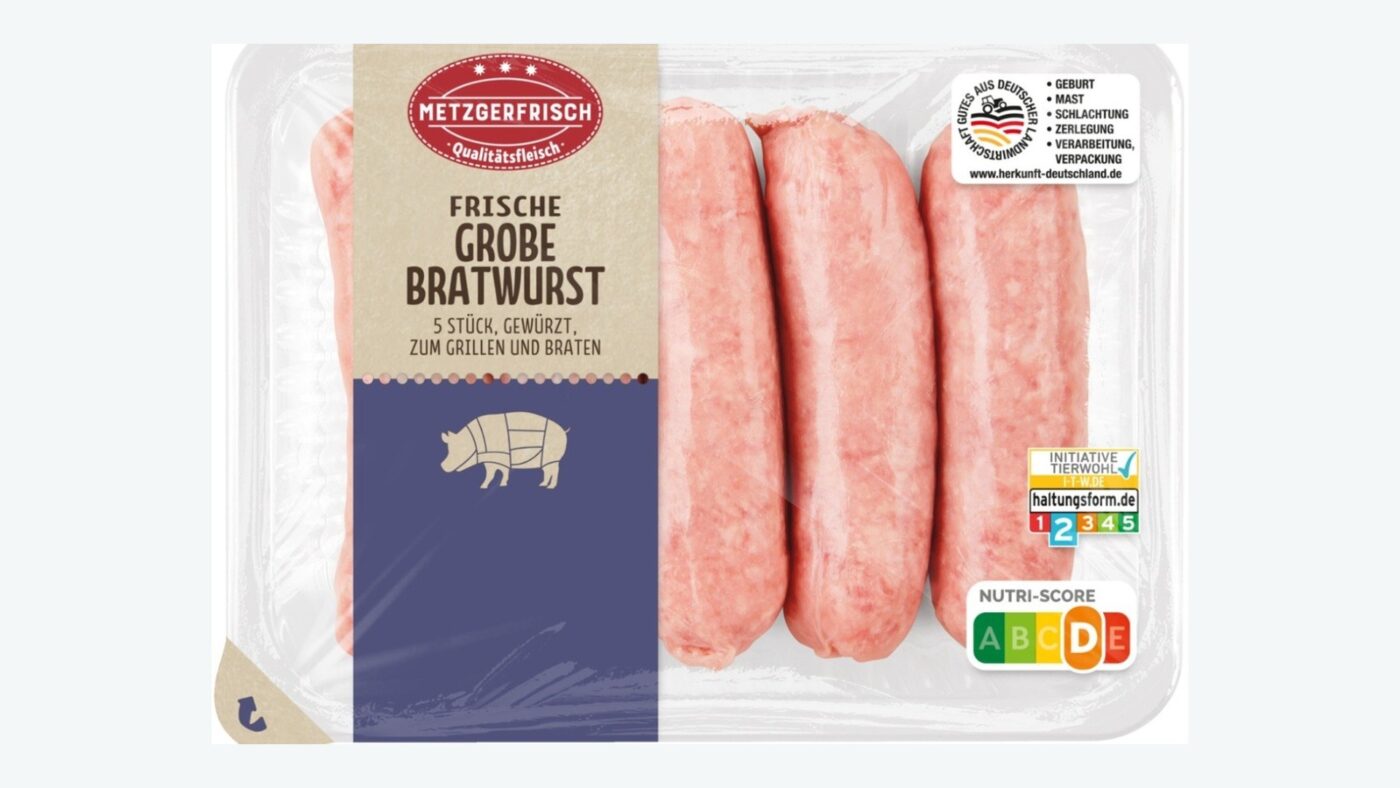 Verpackte frische grobe Bratwurst der Lidl-Eigenmarke Metzgerfrisch in einer 400-Gramm-Schale unter Klarsichtfolie
