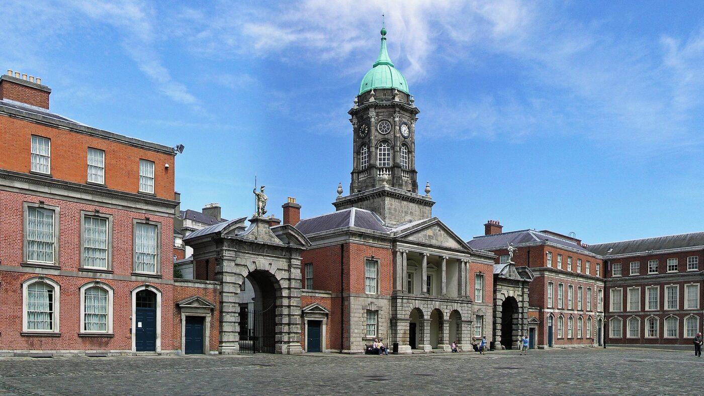 Der Innenhof von Dublin Castle mit dem Bedford Tower, Tagungsort des informellen Ecofin-Treffens der EU-Finanzressorts
