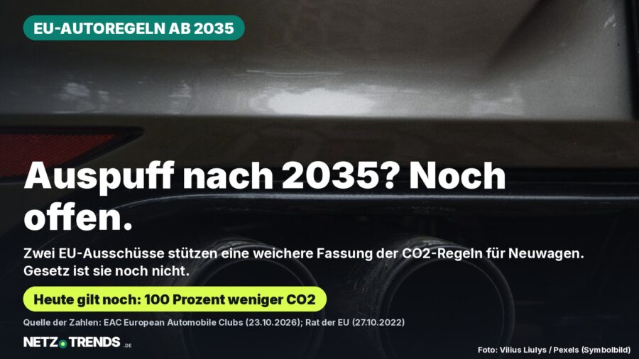Auspuffendrohre eines Autos in Nahaufnahme, darüber der Hinweis: Auspuff nach 2035? Noch offen. Zwei EU-Ausschüsse stützen laut EAC eine weichere Fassung der CO2-Regeln für Neuwagen, geltendes Recht bleibt 100 Prozent weniger CO2.