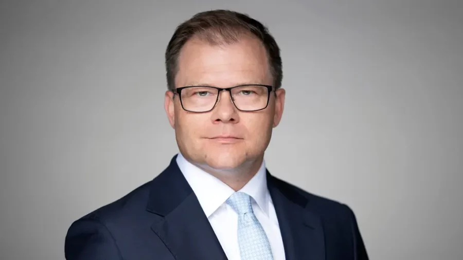 Porträt von Bundesumweltminister Carsten Schneider (SPD)