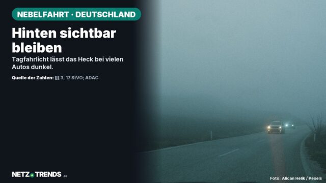 Aufmacher mit zwei Autos auf einer nebligen Straße und dem Hinweis Hinten sichtbar bleiben.